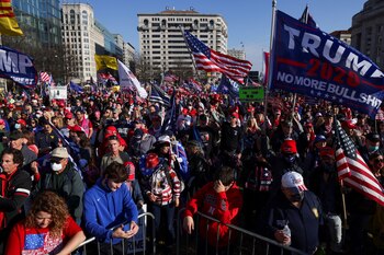 Seguidores del presidente Donald Trump en una protesta en Washington contra los resultados electorales. REUTERS/Jonathan Ernst
