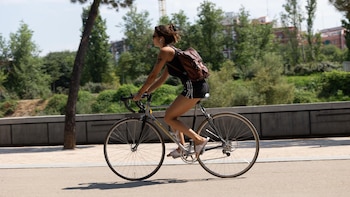 La UCO presenta 'Explorando a 2 ruedas la perla de occidente', un libro para redescubrir Córdoba en bicicleta