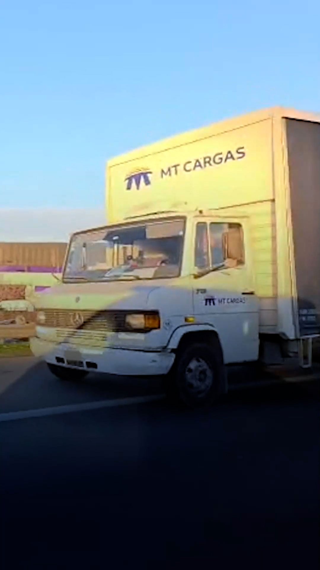 La patente trasera del camión era ilegible y completó el cuadro de infracciones detectadas por la ANSV en Acceso Oeste