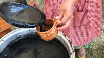 El atole de chaqueta lleva