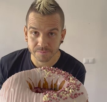 El chef español, Dabiz Muñoz, con su nuevo roscón (Instagram Dabiz Muñoz)