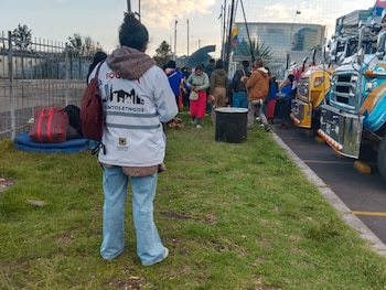 El pueblo Misak pasó la noche en el Centro Administrativo Nacional y en la Agencia Nacional de Tierras por el incumplimiento de acuerdos previos - crédito @GobiernoBTA/X