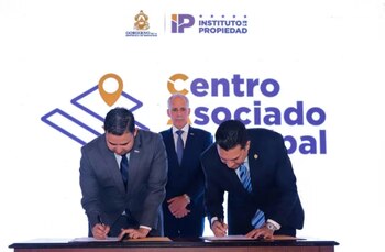 La distribución de maquinaria a los gobiernos municipales comenzará a partir del 17 de agosto. (FOTO: Presidencia de Honduras)