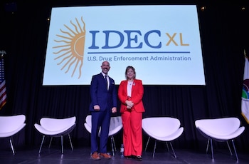La ministra de Seguridad, Alejandra Monteoliva, junto al titular de la DEA, Terry Cole, en el IDEC