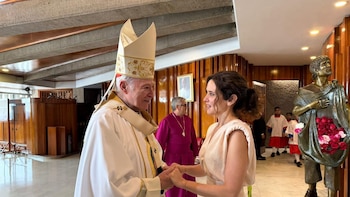 Ayuso asiste a una misa en la Basílica de Santa María de Guadalupe en la primera jornada de su viaje oficial a México