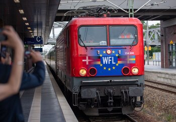 ARCHIVO - El primer tren privado nocturno entre Berlín, Copenhague y Estocolmo arriba a las estación Gesundbrunnen en la capital alemana. Foto: Christophe Gateau/dpa