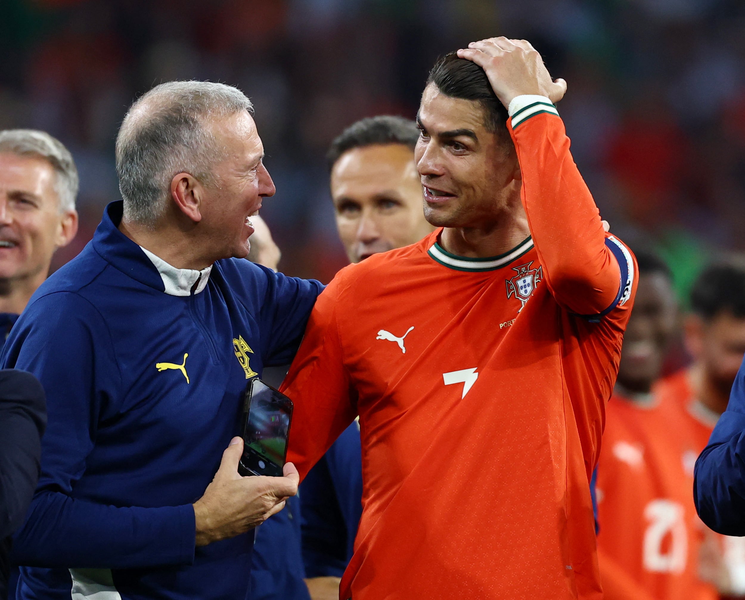 La emoción de CR7 al obtener su tercer título internacional con Portugal (REUTERS/Kai Pfaffenbach)