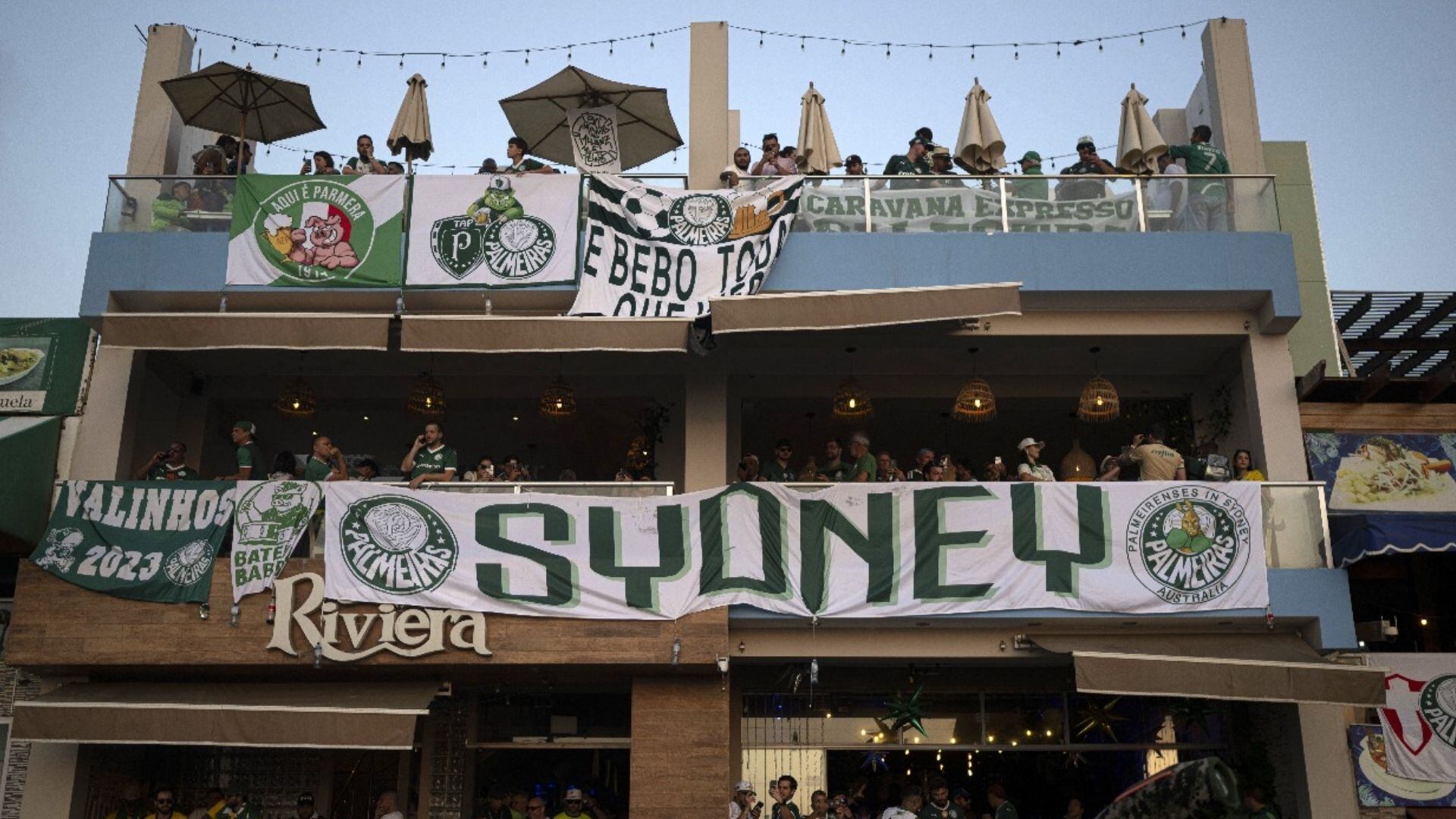 Estas concentraciones transcurrieron bajo un ambiente festivo y de fuerte presencia policial - Créditos: Agencias.