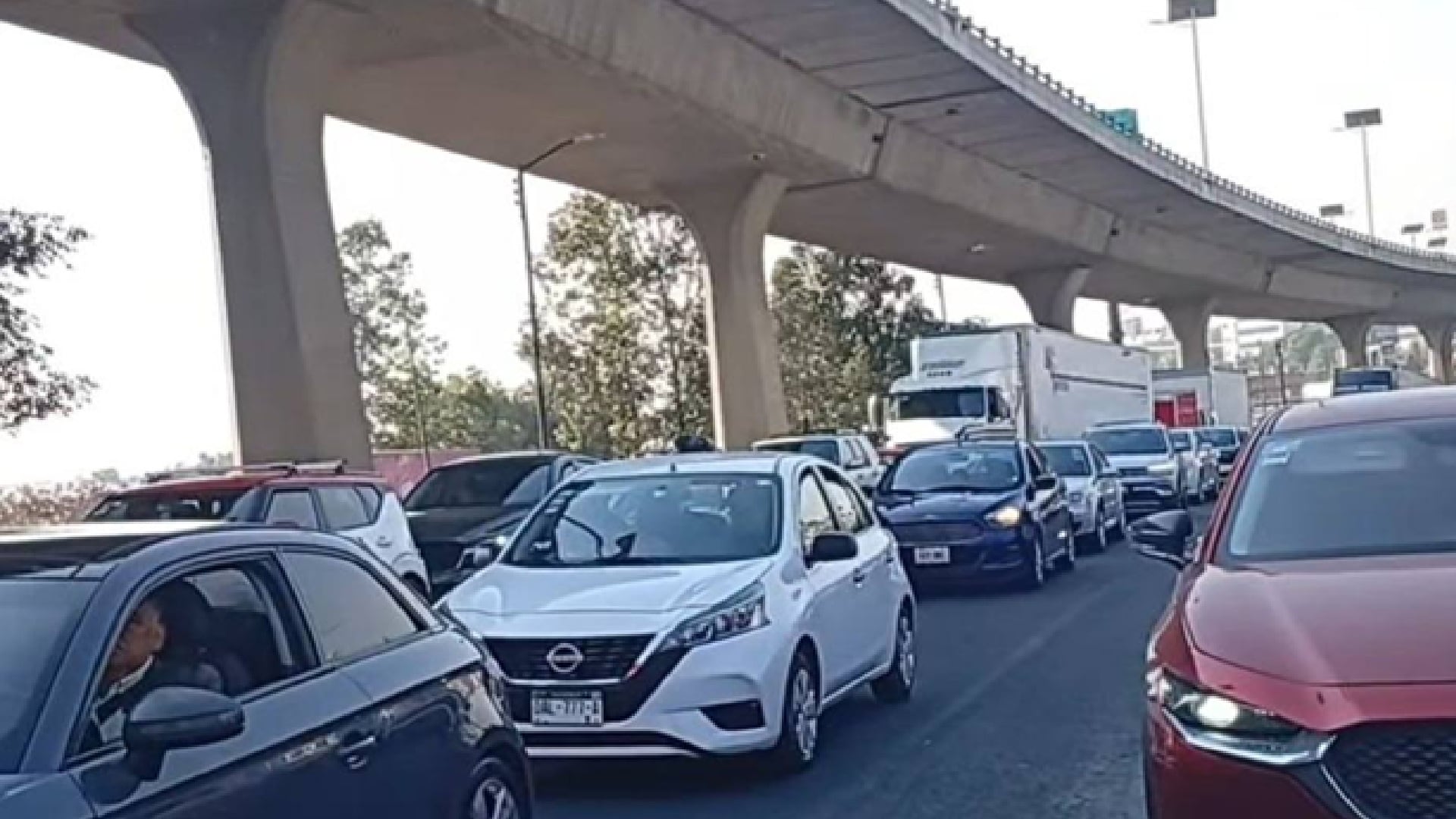 Se estima que en la autopista México-Querétaro tiene un tránsito diario promedio anual de 127 mil 900 vehículos en ambos sentidos