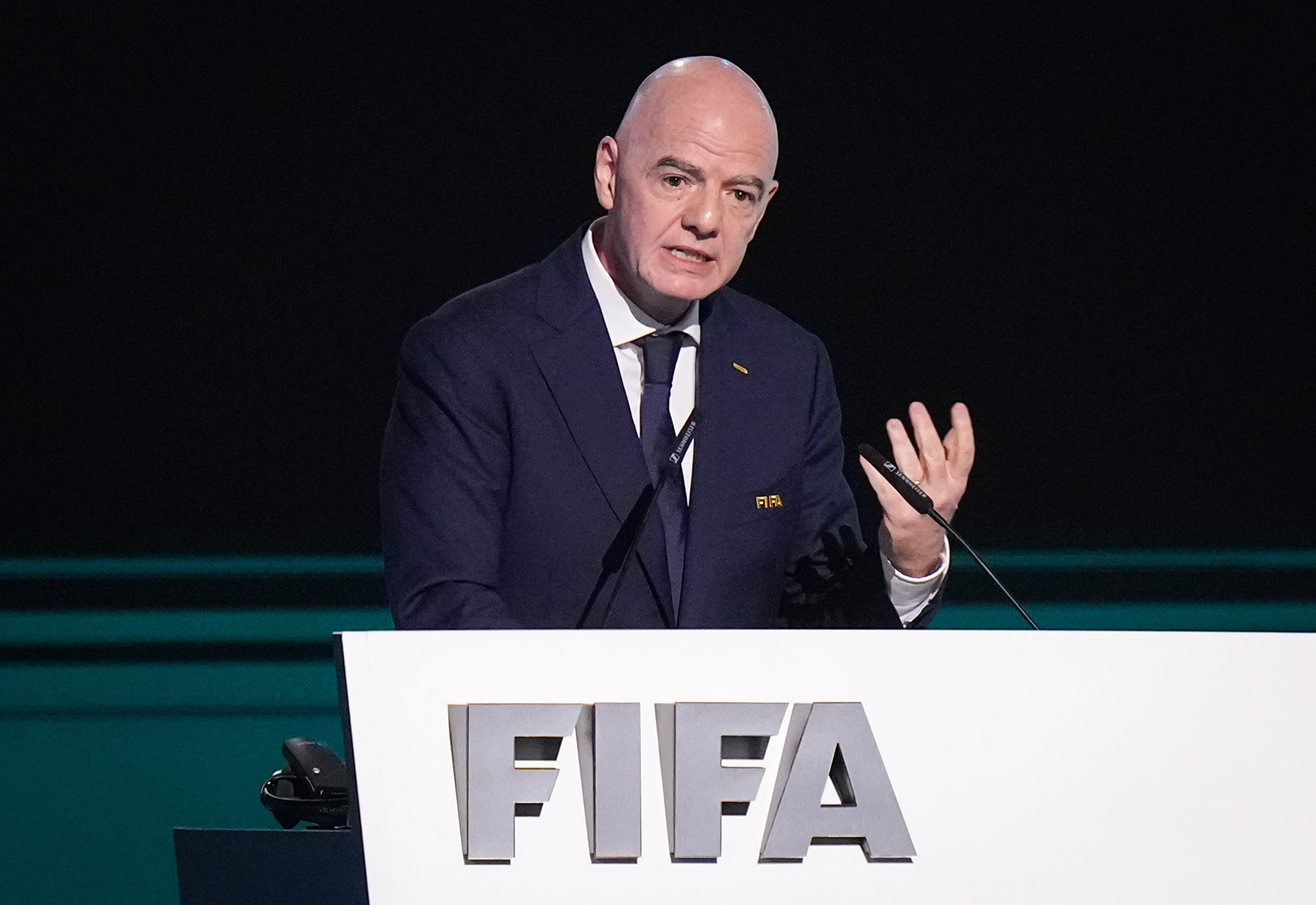 Infantino confirmó que Irán disputará el Mundial 2026 (Darryl Dyck/The Canadian Press via AP)