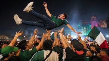¿Qué pasa si te lanzan al grito de “quiere volar”? Los riesgos médicos y legales de este festejo tras los triunfos de México