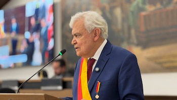 Jorge Barón fue condecorado por el Concejo de Bogotá por su aporte a la cultura nacional: recibió la Orden Civil al Mérito
