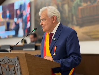 Jorge Barón fue distinguido con la máxima condecoración del Concejo de Bogotá - crédito @jorgebarontv/ Instagram