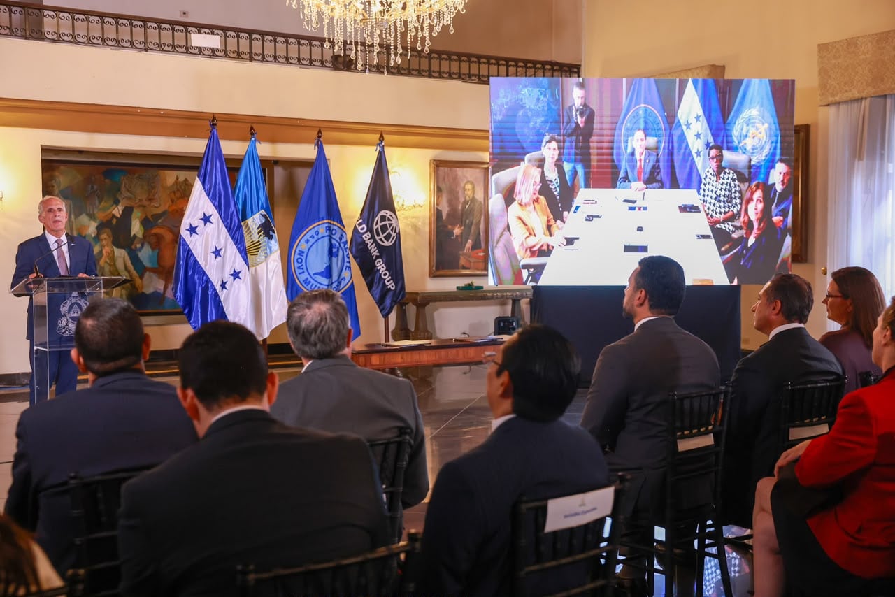 El programa La Salud Más Cerca de Usted continuará con Unidades Médicas de Atención Comunitaria para llevar atención y diagnóstico a municipios, aldeas y caseríos.