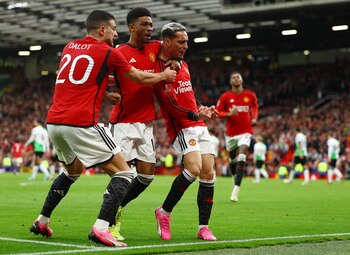 Manchester United venció por 4-3
