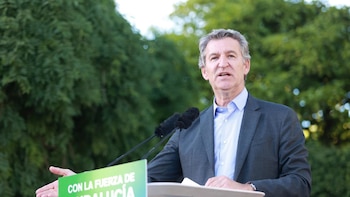 Feijóo censura la "inhumanidad" de Montero con agentes de Huelva y llama a elegir entre "normalidad o decadencia"