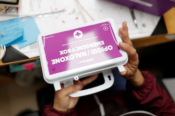 La mayor disponibilidad de naloxona y el auge de tratamientos mediante telemedicina y clínicas móviles fueron claves en la reversión de la tendencia de sobredosis (REUTERS/Adria Malcolm)