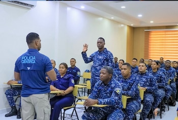 La ministra de Interior y Policía ratificó en la Fuerza de Tarea de Seguridad Ciudadana que ningún miembro de la Policía Nacional está por encima de la ley. (Foto cortesía Policía Nacional República Dominicana)