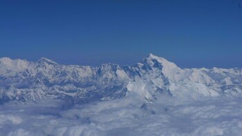 Nepal suspende todas las expediciones