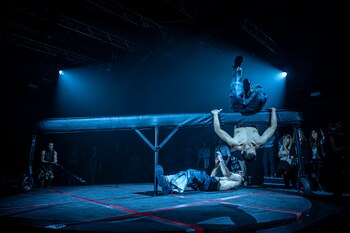 La propuesta fusiona cine, música