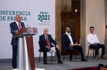 AMLO arremetió contra el INE