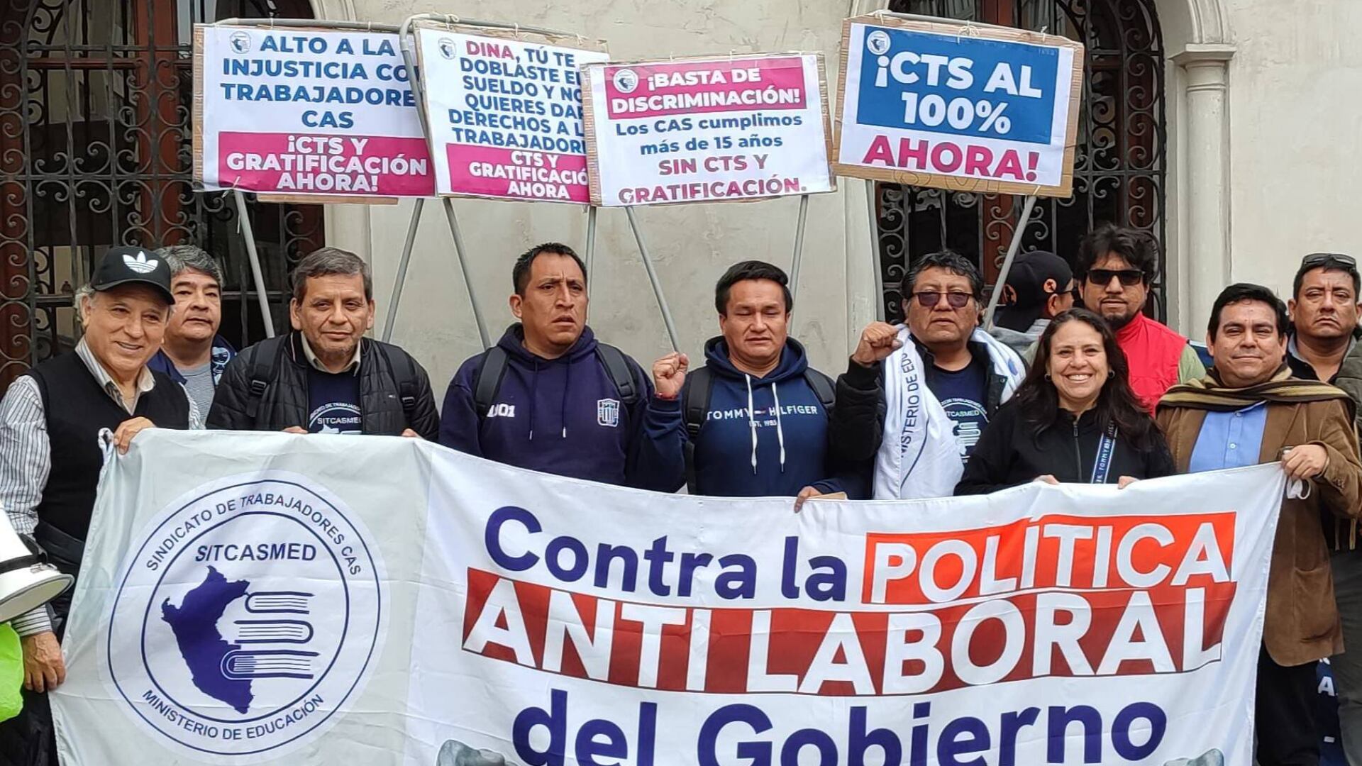 Trabajadores CAS marchan para exigir pago completo de CTS y gratificaciones| Sindicato de Trabajadores CAS del Ministerio de Educación