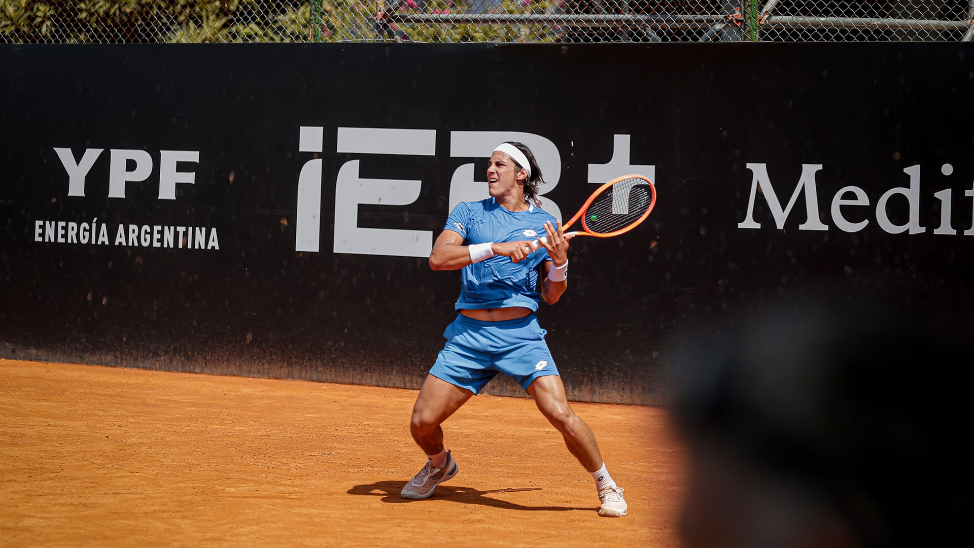 Álvaro Guillén Meza festeja su clasificación a cuartos de final en el AAT Challenger edición Tigre II (Crédito: Prensa AAT)
