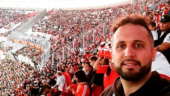 El influencer español que trabaja de reaccionar a las costumbres argentinas y su fascinación por el consumo de helado