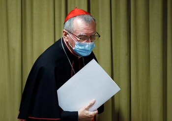 El cardenal Pietro Parolin llega