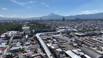 Inauguraron un paso a desnivel de 402 metros en la Calzada Roosevelt de Guatemala