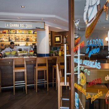 La barra del bar, desde