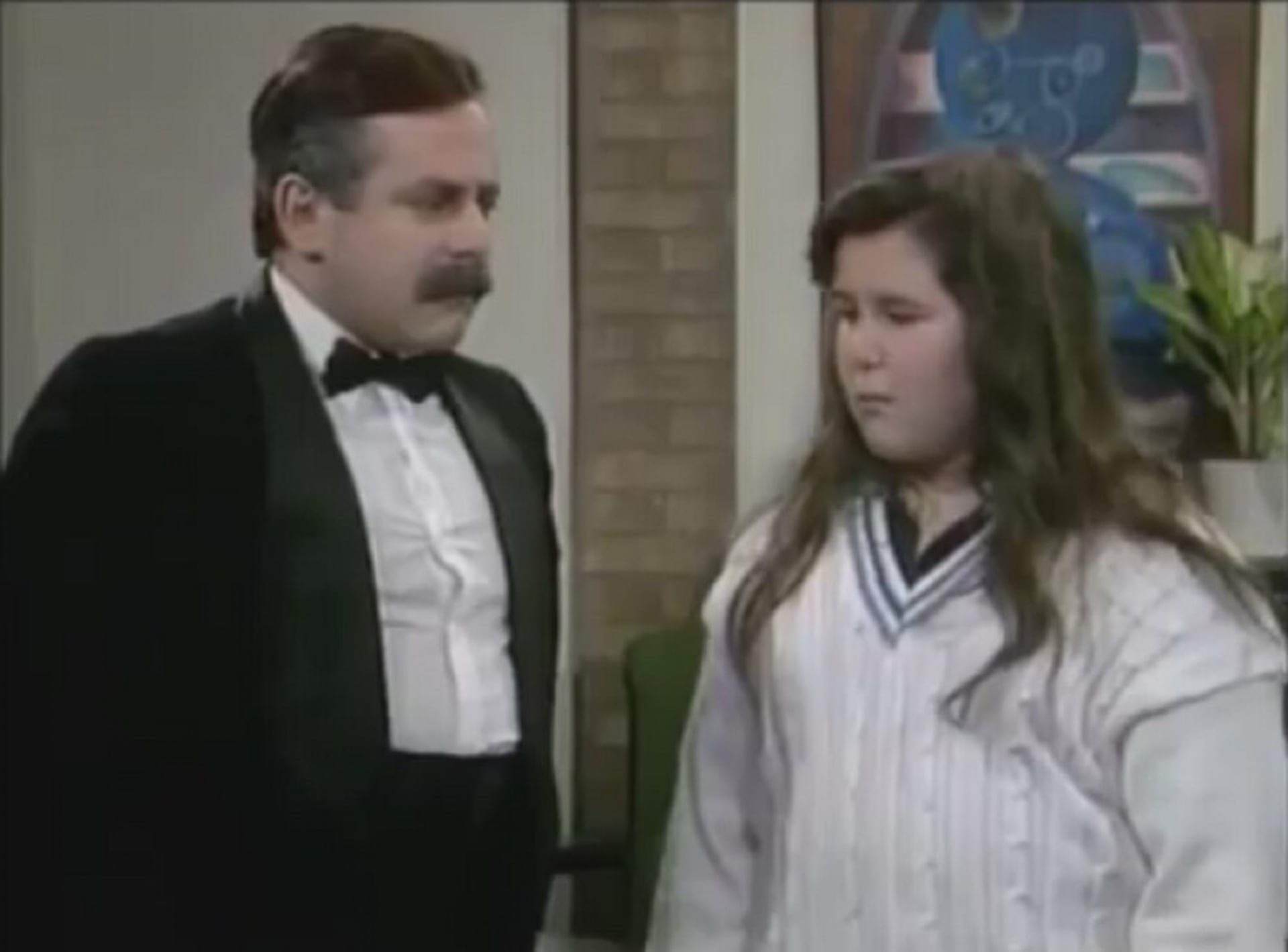 Malena Guinzburg durante una de sus participaciones en Peor es nada (Canal 13, 1990-1994) junto a su padre, Jorge Guinzburg (1949-2008)