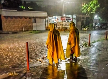 Durante la noche, las lluvias alcanzarán Cuscatlán, San Vicente, San Salvador, La Libertad, Santa Ana y Sonsonate, con vientos que superarán los 35 km/h en los momentos de mayor actividad eléctrica. (Cortesía Secretaría de Prensa, imagen de referencia).