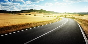 Carretera con línea continua (@DGTes)