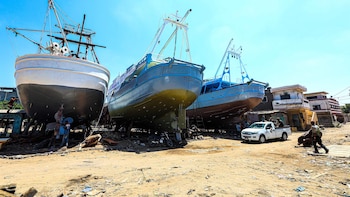 Egipto atribuye a drones el incendio de dos buques cisterna en el puerto de Damietta