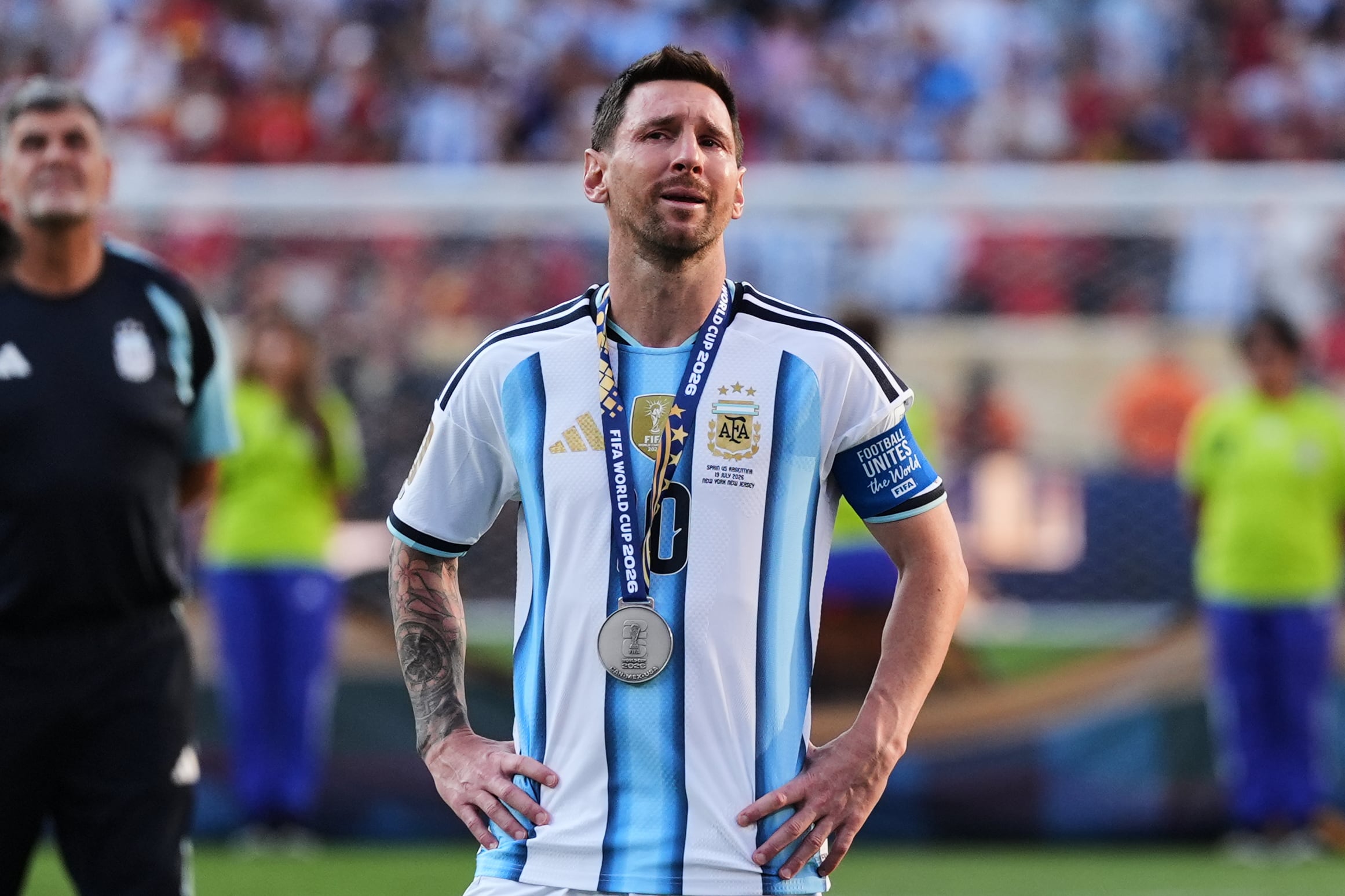 La última imagen de Messi con la selección argentina tras la caída en la final del Mundial 2026 contra España (AP Foto/Stephanie Scarbrough)