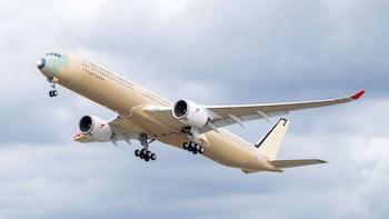 El avión que ha roto todos los récords al realizar el vuelo más largo sin escalas y guarda relación con España: más de 3,6 millones de personas lo vieron en directo