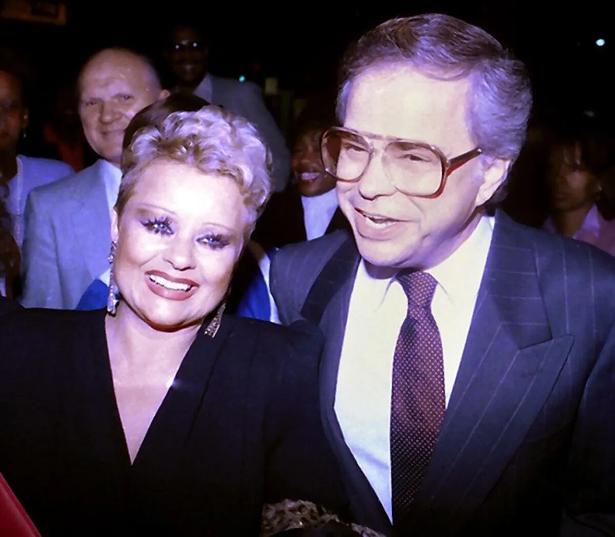 El telepredicador estadounidense Jim Bakker falleció a los 86 años según anunció su esposa Lori Bakker.
