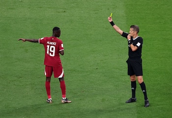 Almoez Ali fue amonestado por