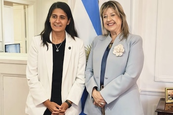 Alejandra Monteoliva junto a la