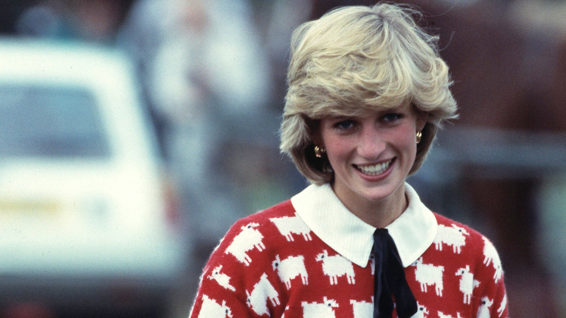 En el estreno en Londres, Lady Di deslumbra con su elegancia y deja una impresión inolvidable en Billy Crystal (Grosby Group)