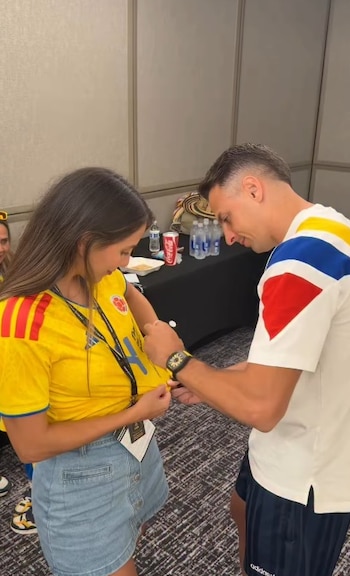 Quién es la hermana de Santiago Arias: es influencer fitness y reveló cómo es acompañar al jugador de la Selección Colombia en un Mundial - crédito @tatianaariasnaranjo/IG