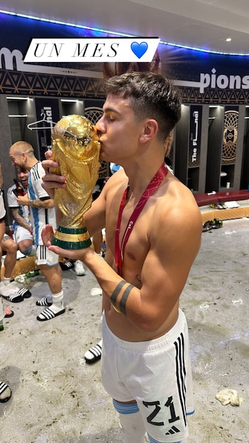 Paulo Dybala y su beso