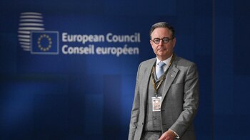 Bélgica mandará un oficial de