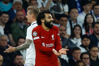 Mohamed Salah protesta. Liverpool no