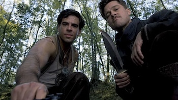 Eli Roth junto a Brad Pitt en 'Malditos bastardos'