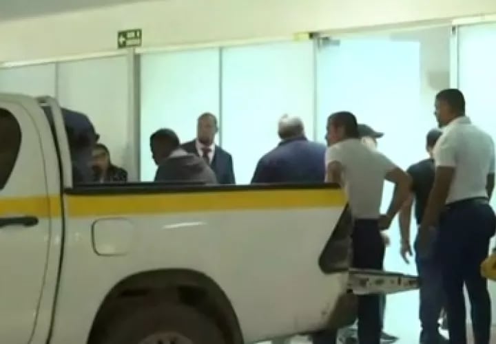 La documentación retenida será sometida a análisis pericial para determinar su relación con la investigación en curso. Captura de video TVN