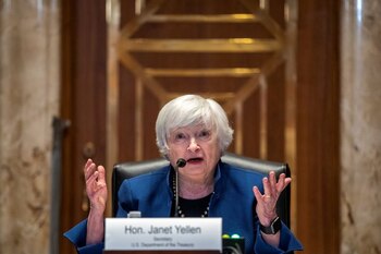 FOTO DE ARCHIVO. La secretaria del Tesoro de Estados Unidos, Janet Yellen, testifica ante el Senado en Washington el 23 de junio de 2021 (Shawn Thew/Pool vía REUTERS)