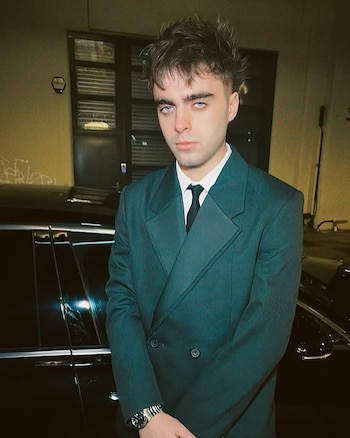 Lennon Gallagher mantiene una relación