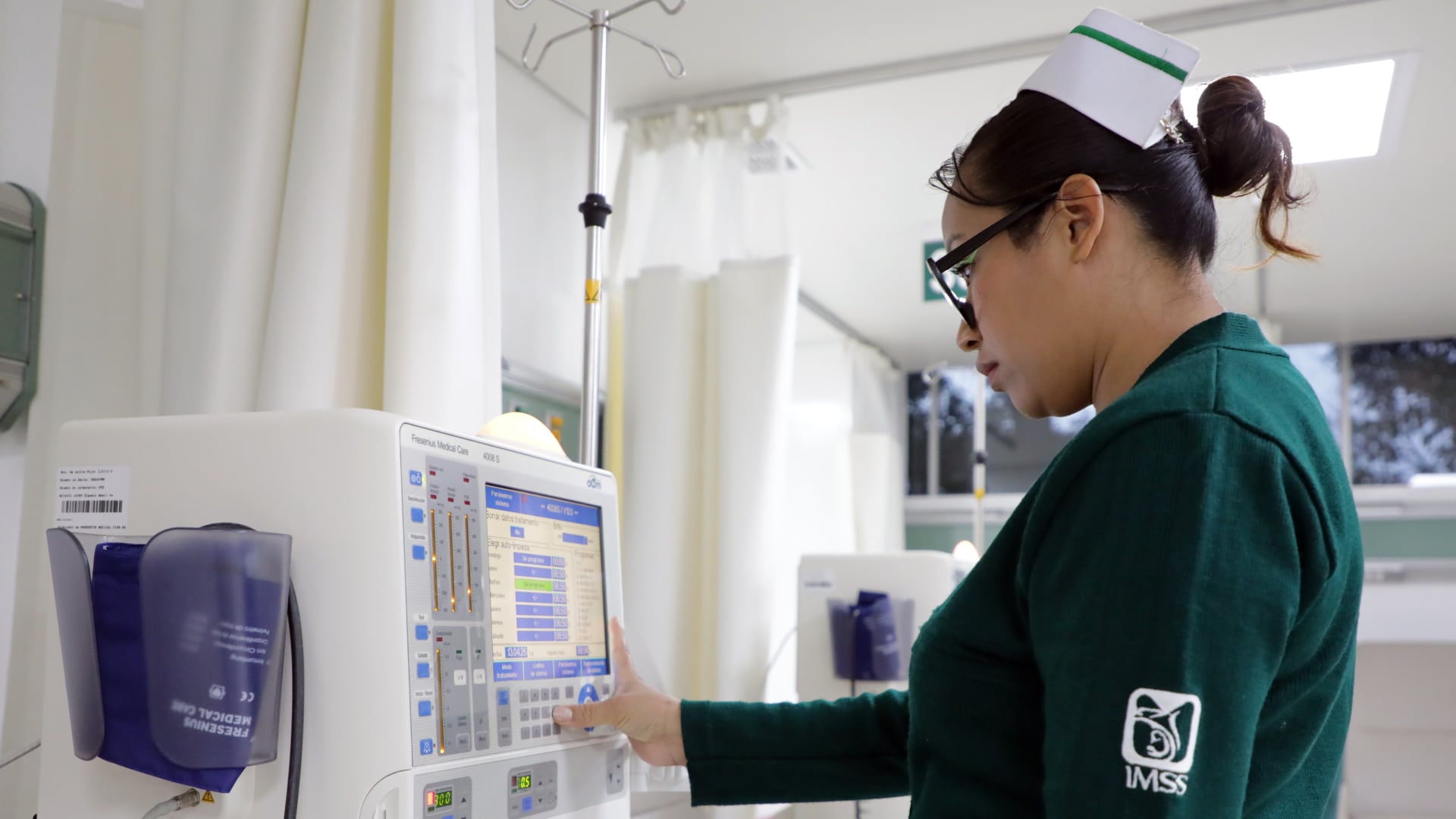 57.6% de las personas con problemas de salud se atiende en centros privados y 40.6% en instituciones públicas, tras el cambio observado desde 2020. (Instituto Mexicano del Seguro Social)